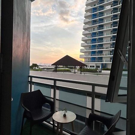 Kurlix Suites Of Azure North San Fernando  Exterior photo