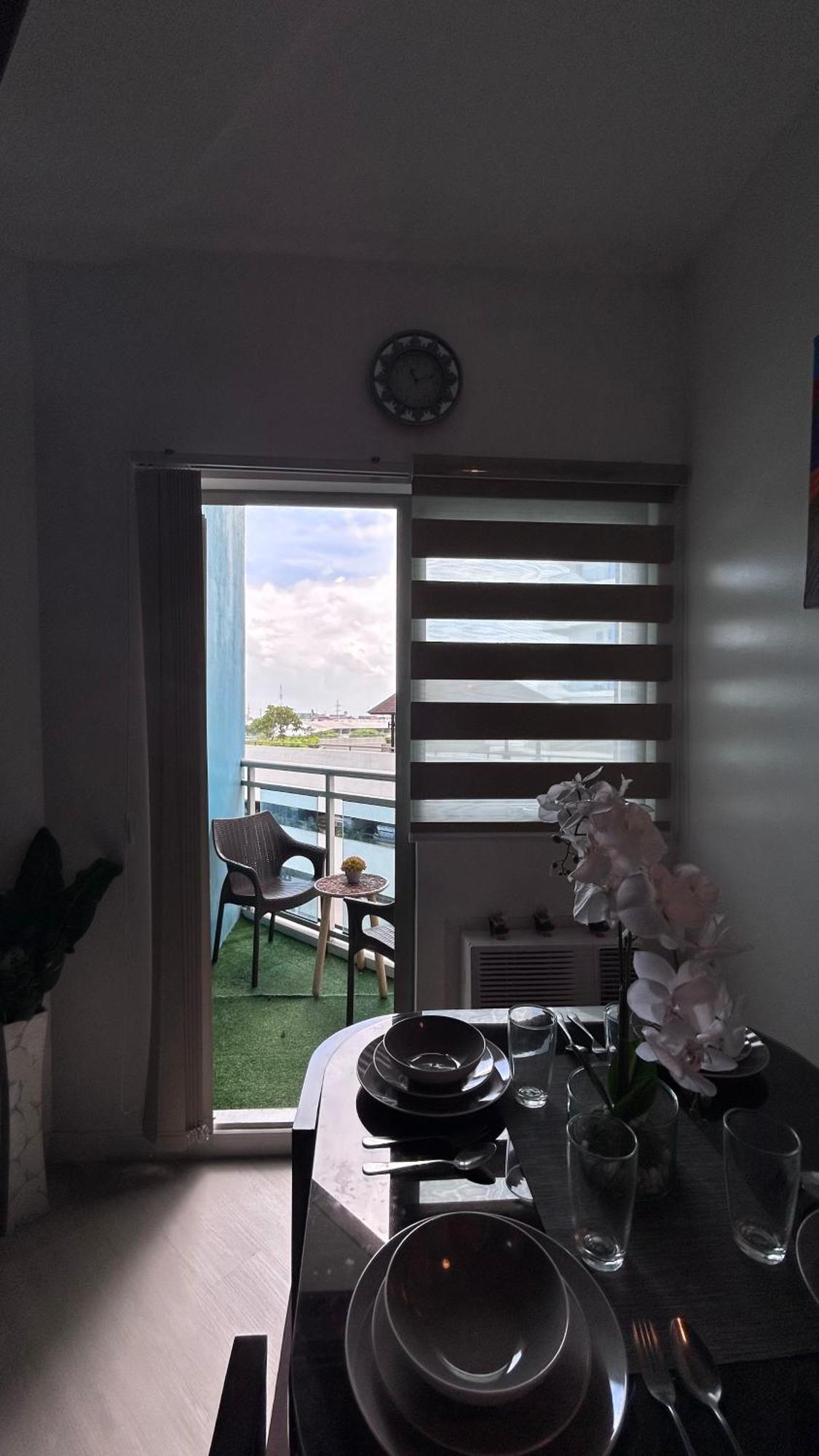 Kurlix Suites Of Azure North San Fernando  Exterior photo